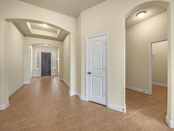 3rd image of 3821 Hyde Park Dr