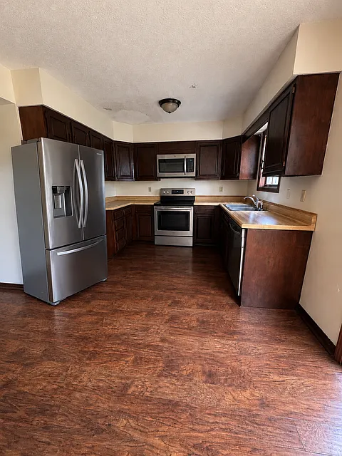 Twin Oaks Townhomes - 1252-8 — Photo 4