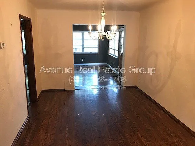 2 bed, 1.0 bath, 1378 sqft, $1,599 — Photo 3