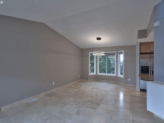 5th image of 2488 Southslope Way