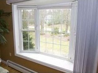 8 Lantern Ln, Londonderry, NH 03053