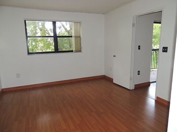 4th image of 9991 Nob Hill Ct