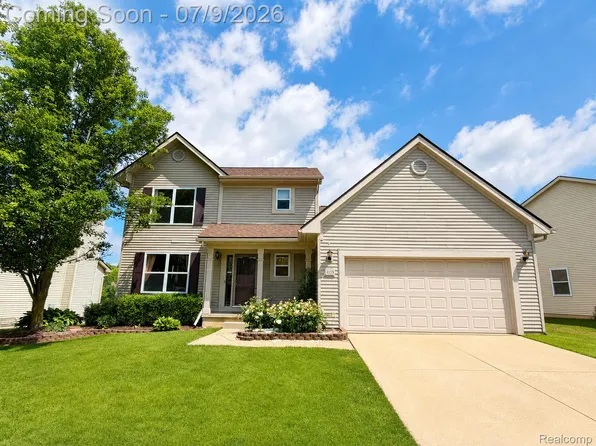 3133 Stillriver Dr, Howell, MI 48843