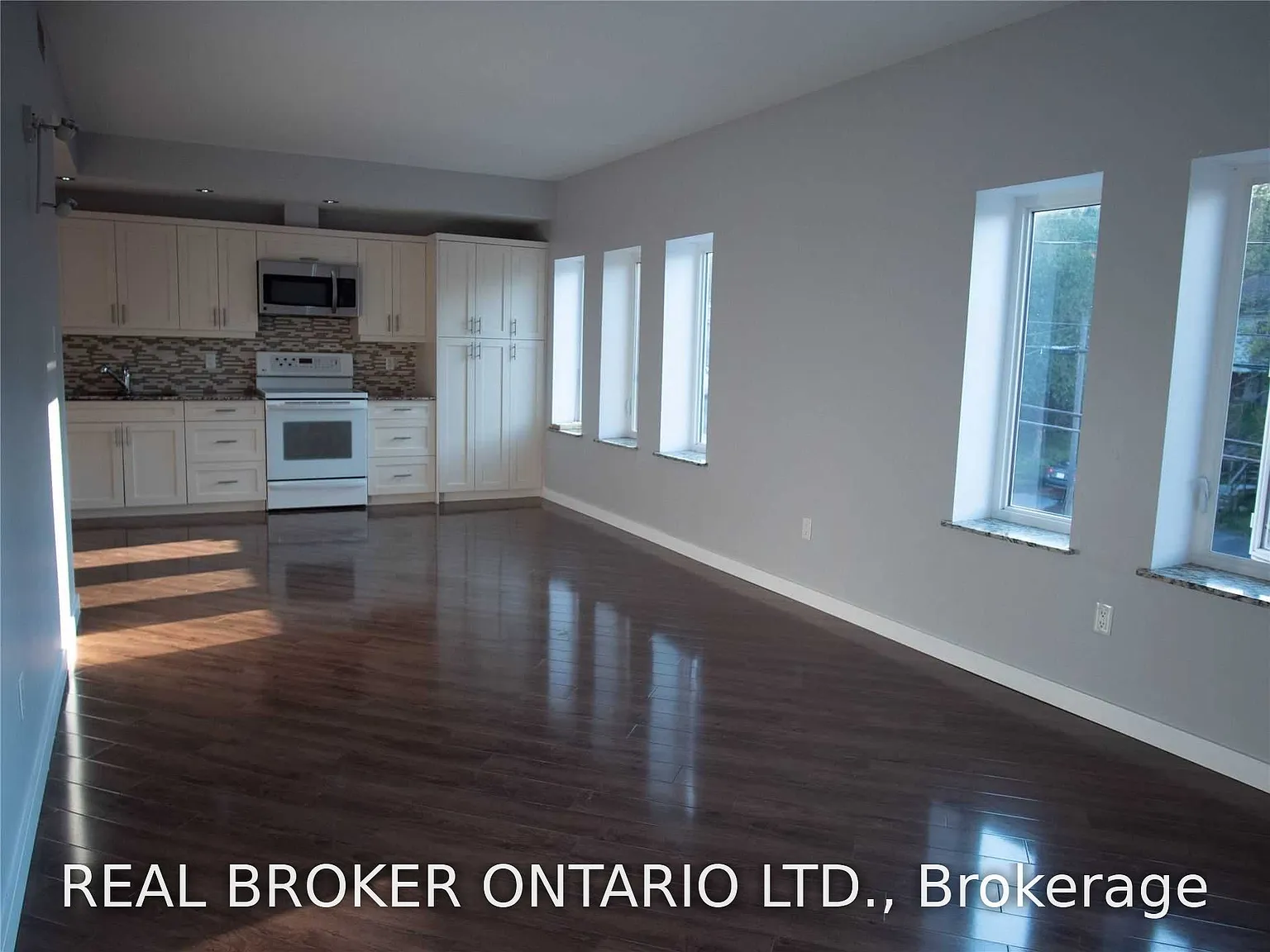 3 bed, $3,100 — Photo 1