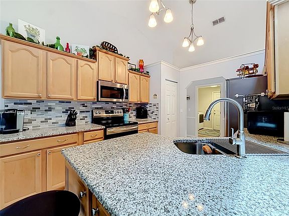3rd image of 5450 SE 32nd Pl