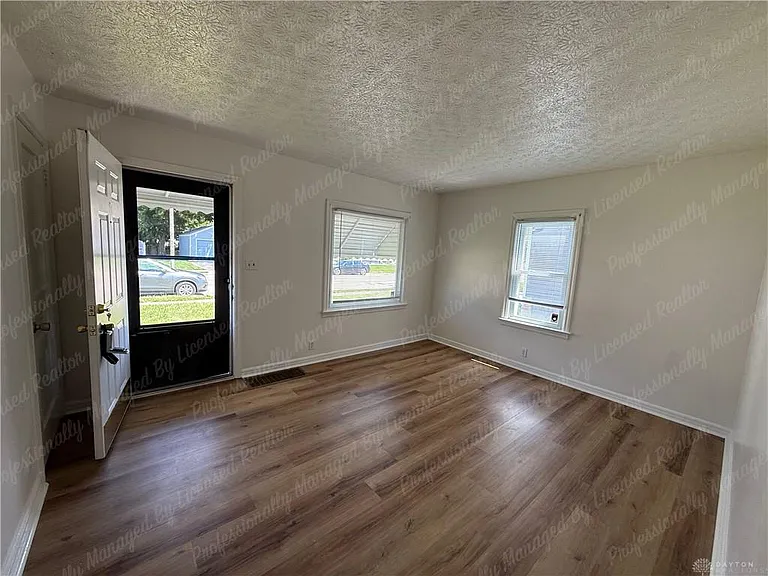 1261 Malden Ave — Photo 4