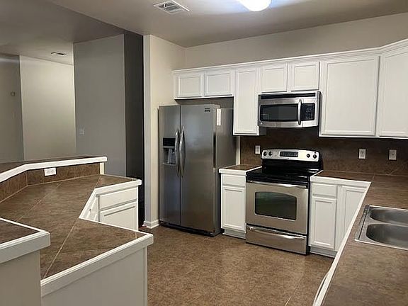 5th image of 17060 Jamestowne Dr