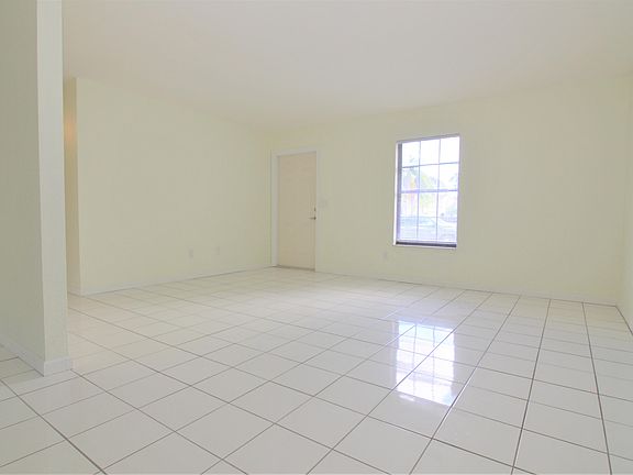 3rd image of 849 SE Lansdowne Ave