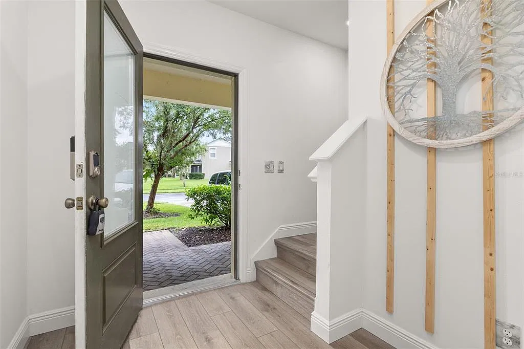 3 bed, 2.5 bath, 1386 sqft, $1,975 — Photo 3