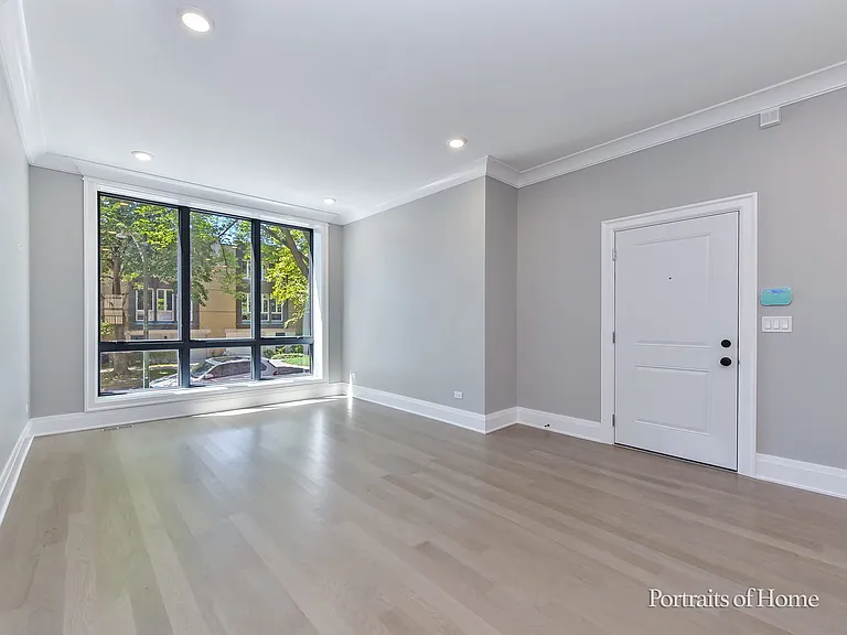 2135 N Lakewood Ave #1 — Photo 3