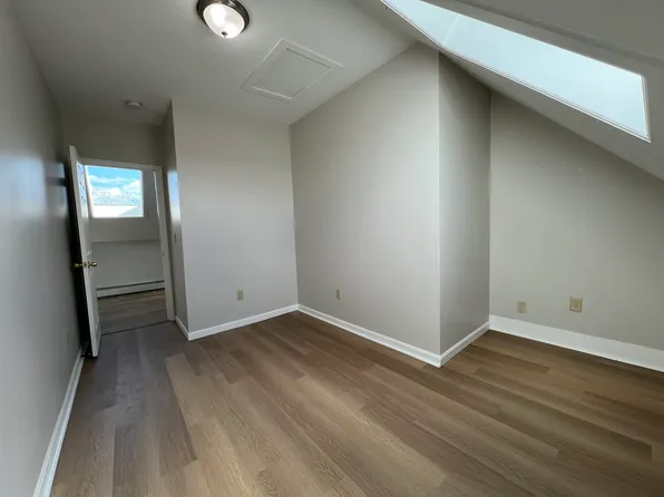 981 Valley St APT 3F, Manchester, NH 03103