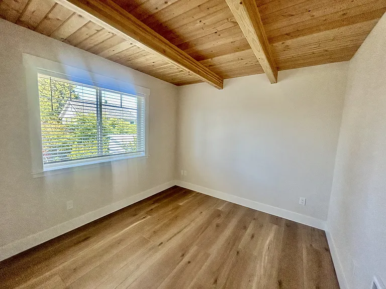 326 Boblett St — Photo 13