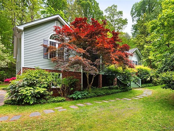 2nd image of 2027 Oak Leaf Dr