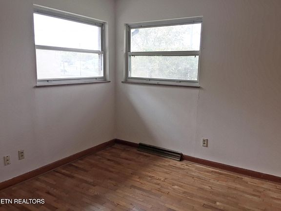 5th image of 1910 E Broadway Ave