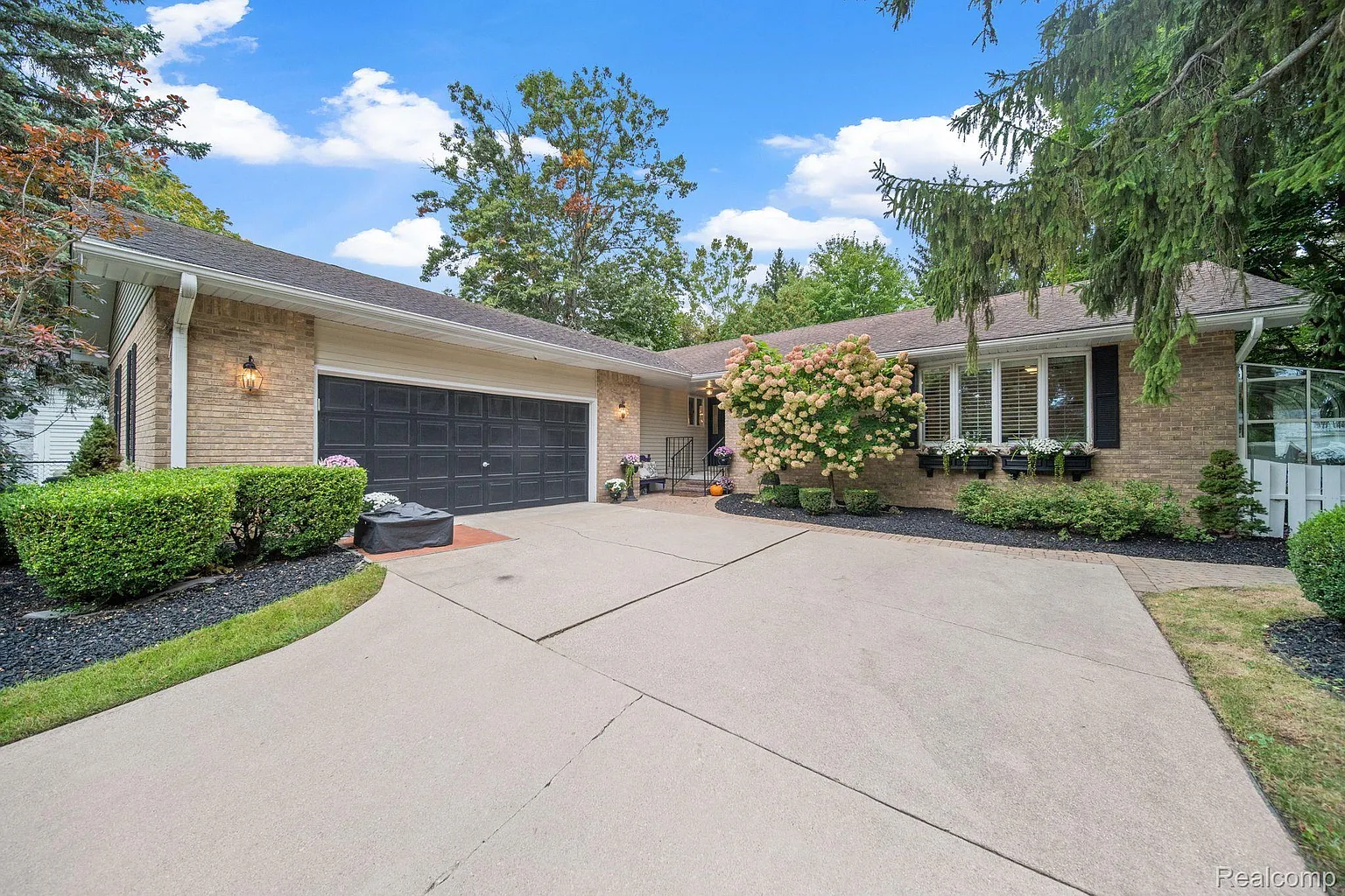 2823 W Village Ln photo 1