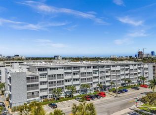 329 SE 3rd St APT 403T, Hallandale, FL 33009