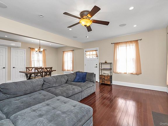 3rd image of 3080 Roxbury Road