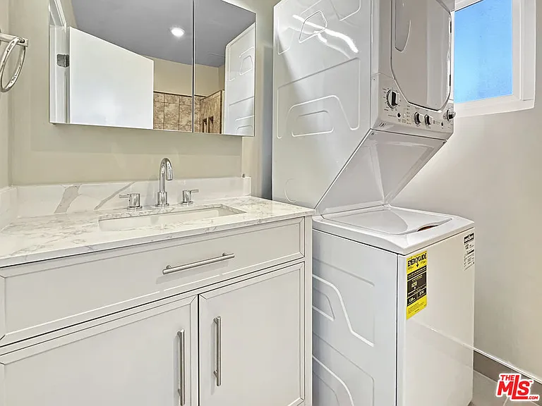 220 E Hyde Park Blvd #1 — Photo 5