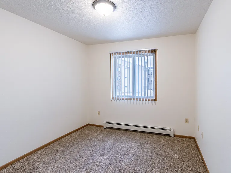 Fargo, ND Country Edge Apartments | Bedroom