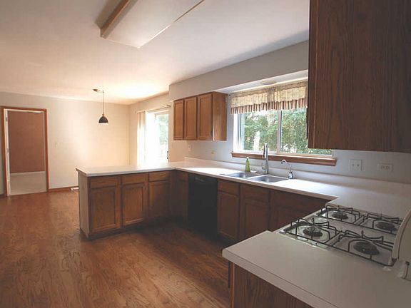 3rd image of 568 Meadowview Dr