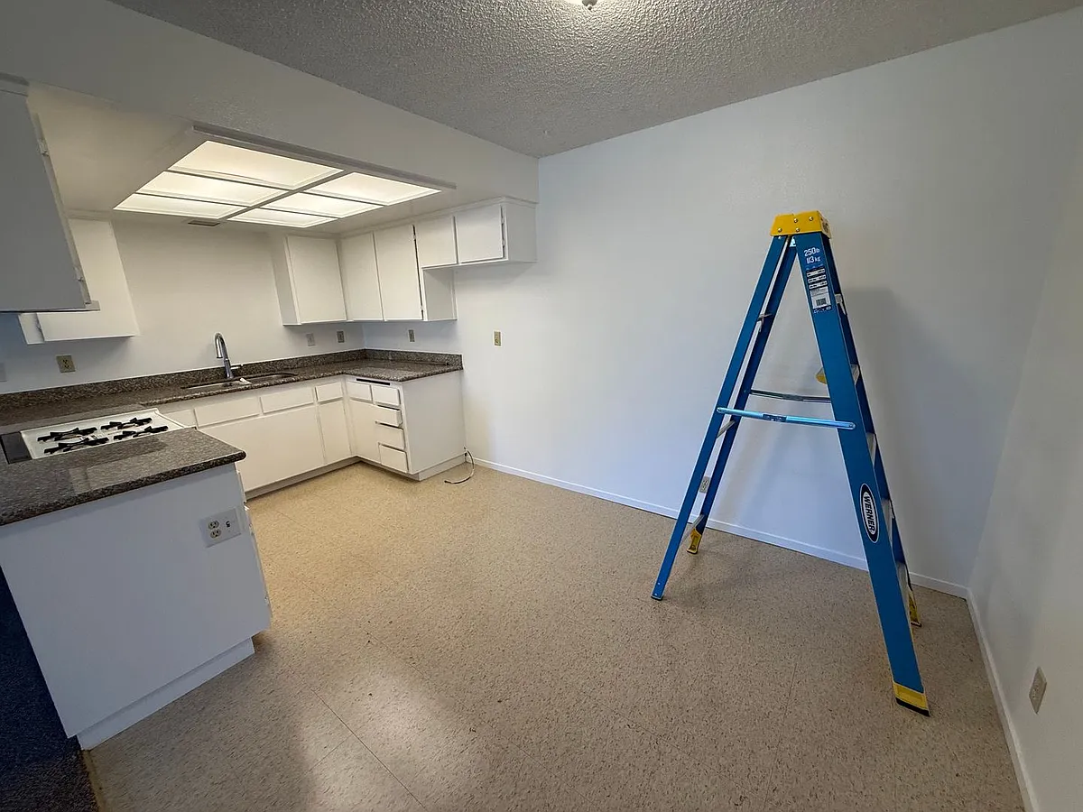 Building Photo - 118 W Boone St #A1