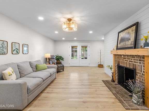 5th image of 2307 Chesterfield Dr