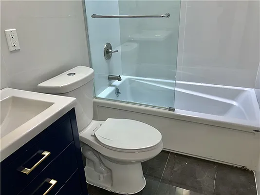 Rented by 18 REALTY | media 27