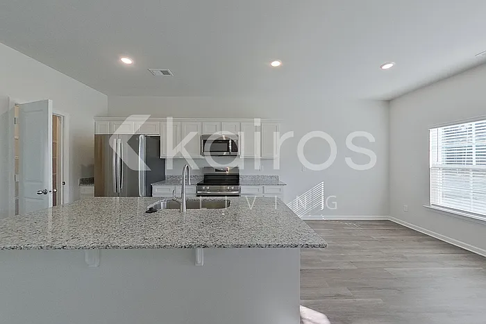 2441 Banyan Cir — Photo 8