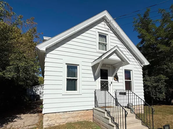 1218 Carr Pl, Oshkosh, WI 54901