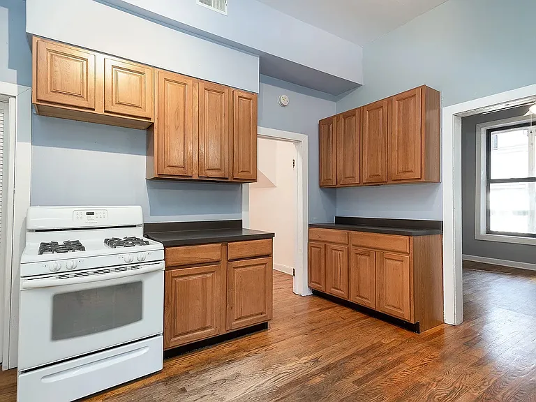 1449 N Artesian Ave #1B — Photo 2