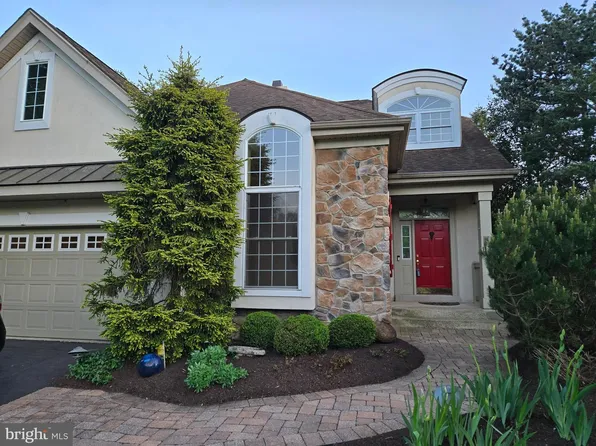 424 Snowy Owl Ln, New Hope, PA 18938