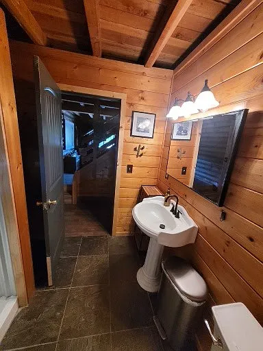 3 bed, 2200 sqft, $4,200 — Photo 4