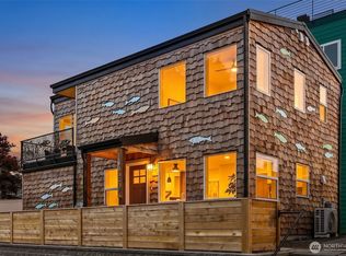 330 NE Elk Pl, Seattle, WA 98115
