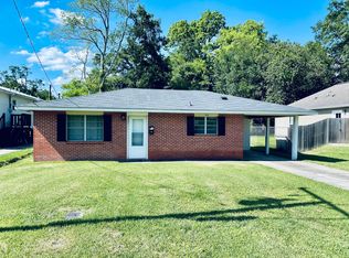 302 W Caroline St, Gonzales, LA 70737