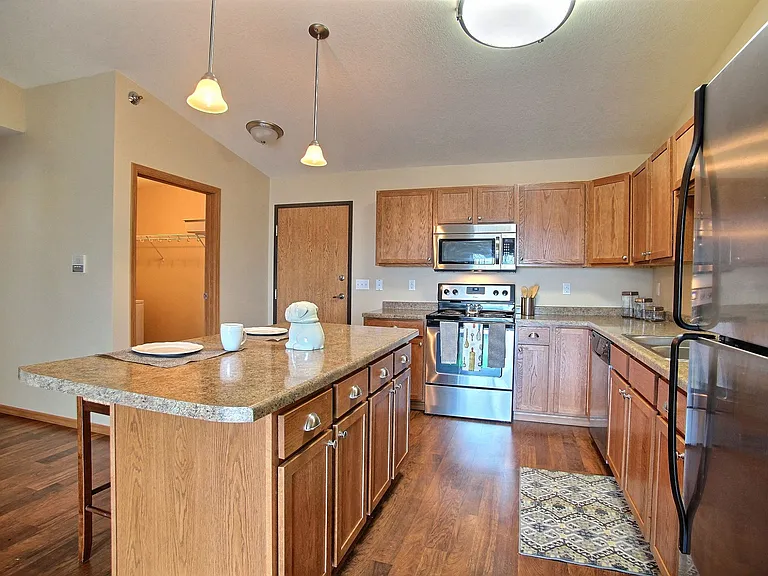 Fargo, ND Wolf Creek Apartments | Kitchen