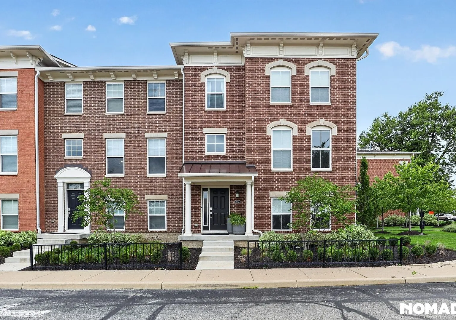Spacious 3BR Townhome in Indianapolis — Photo 1