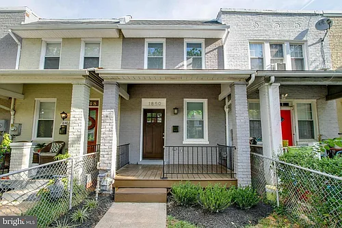 1850 L St NE Photo 1