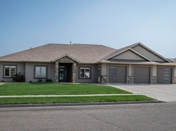 3727 Pebbleview Cir, Bismarck, ND 58503