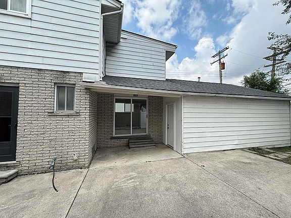 3rd image of 20833 Anita St