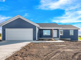 503 Travis Dr, Carlock, IL 61725