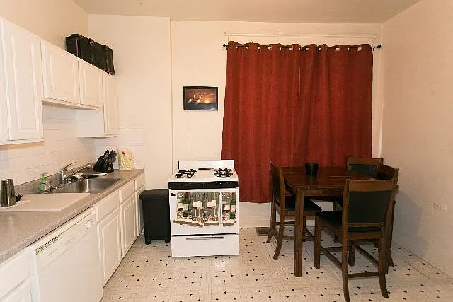 1927 W Schiller St #1 — Photo 5