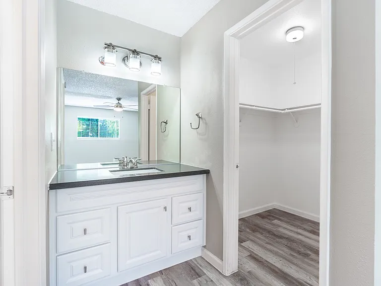 1325 W Guadalupe Rd — Photo 18
