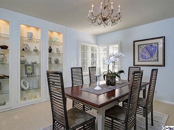 Formal dining room w/ built-ins