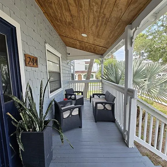 244 Lexington Dr — Photo 2