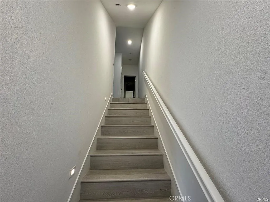 4 bed, 3.5 bath, 1802 sqft, $4,200 — Photo 4