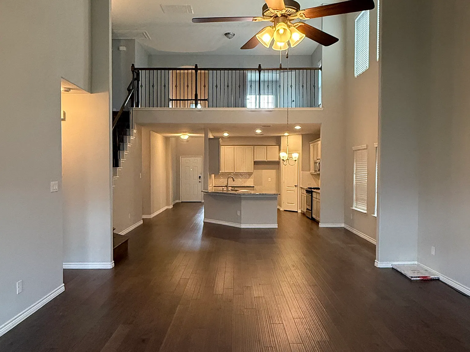 4 bed, 2.5 bath, 3282 sqft, $3,200 — Photo 2