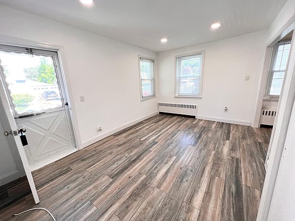 4th image of 14 Ogden Ave #Q