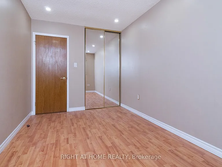 2035 Carleton Ct — Photo 12