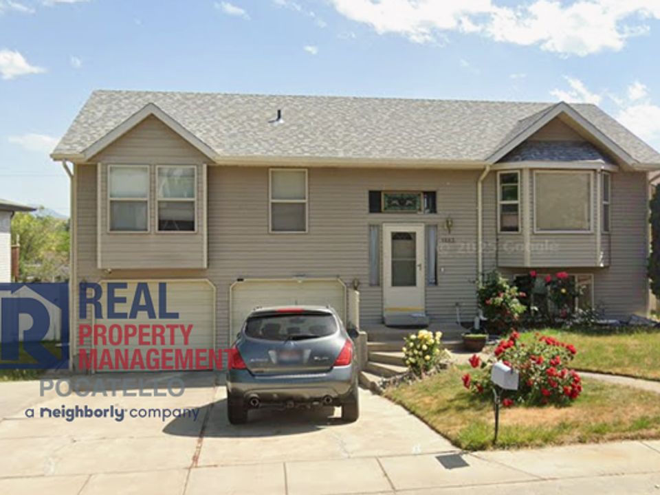 1st image of 1683 Glacier St