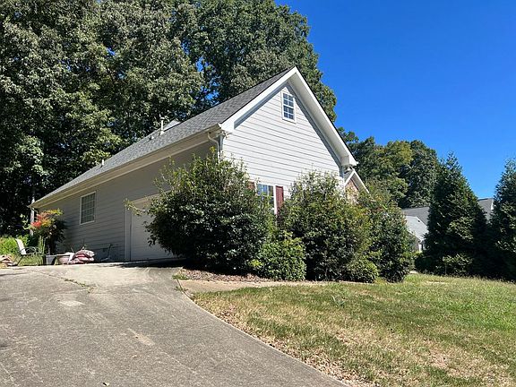 3rd image of 2035 Windfield Dr